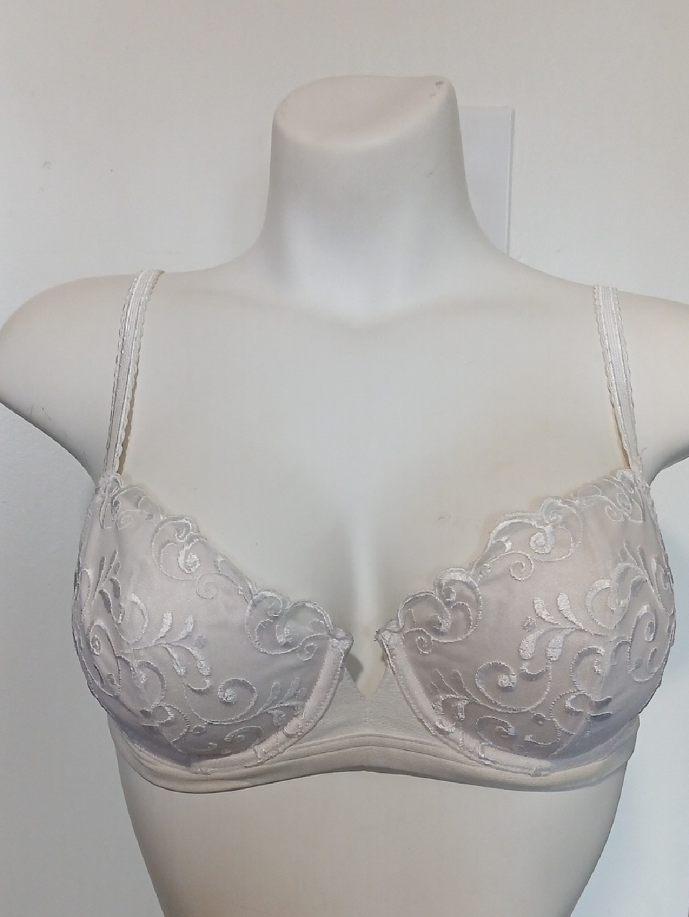 Victoria's Secret Sexy Feminine White/Off White Mesh Lace Embroidered Bra